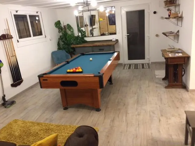 Avec Terrasse Et Billard *